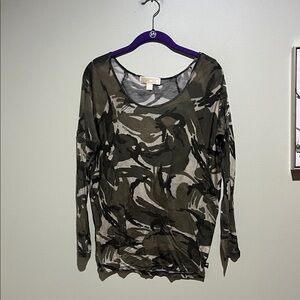 🎄MICHAEL Michael Kors Olive Camouflage Long Sleeve Top